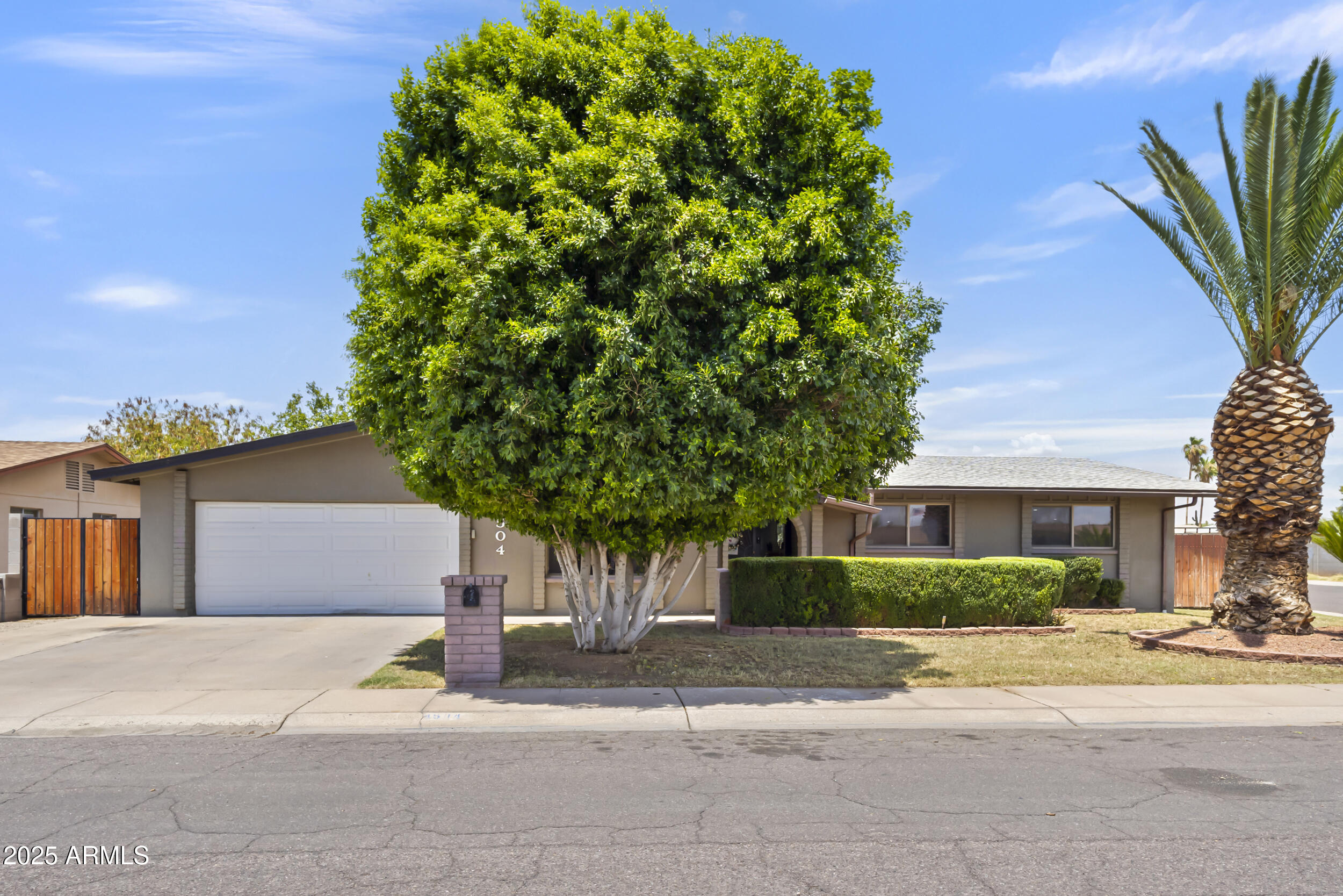 4504 W Vogel Avenue