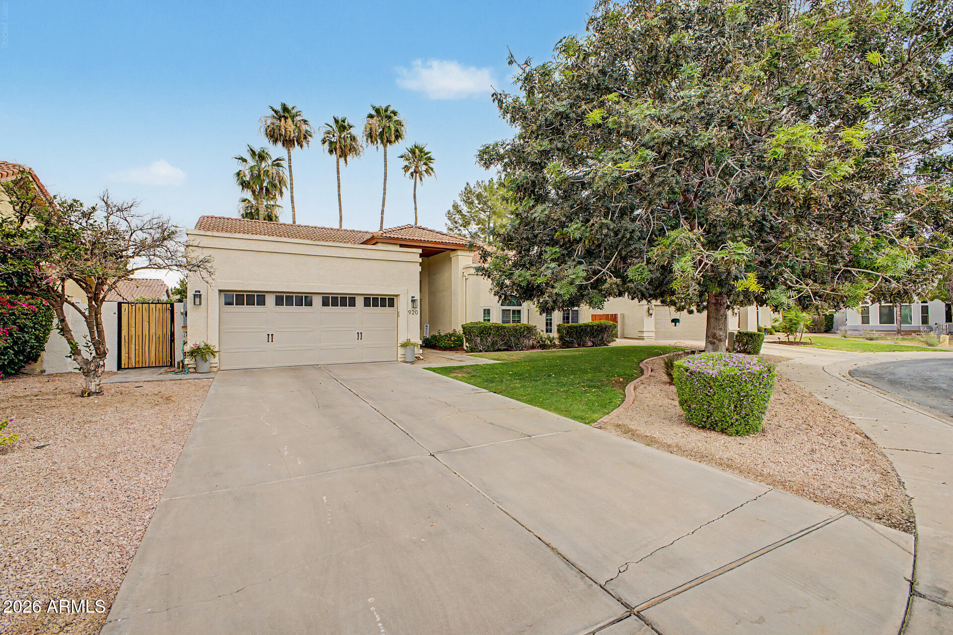 920 E STANFORD Avenue