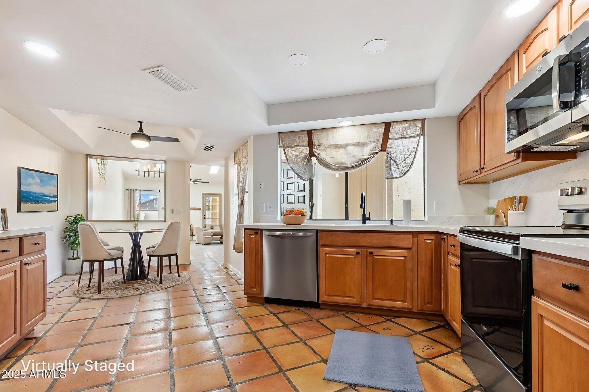 Homes 2 16648 N 30TH Avenue