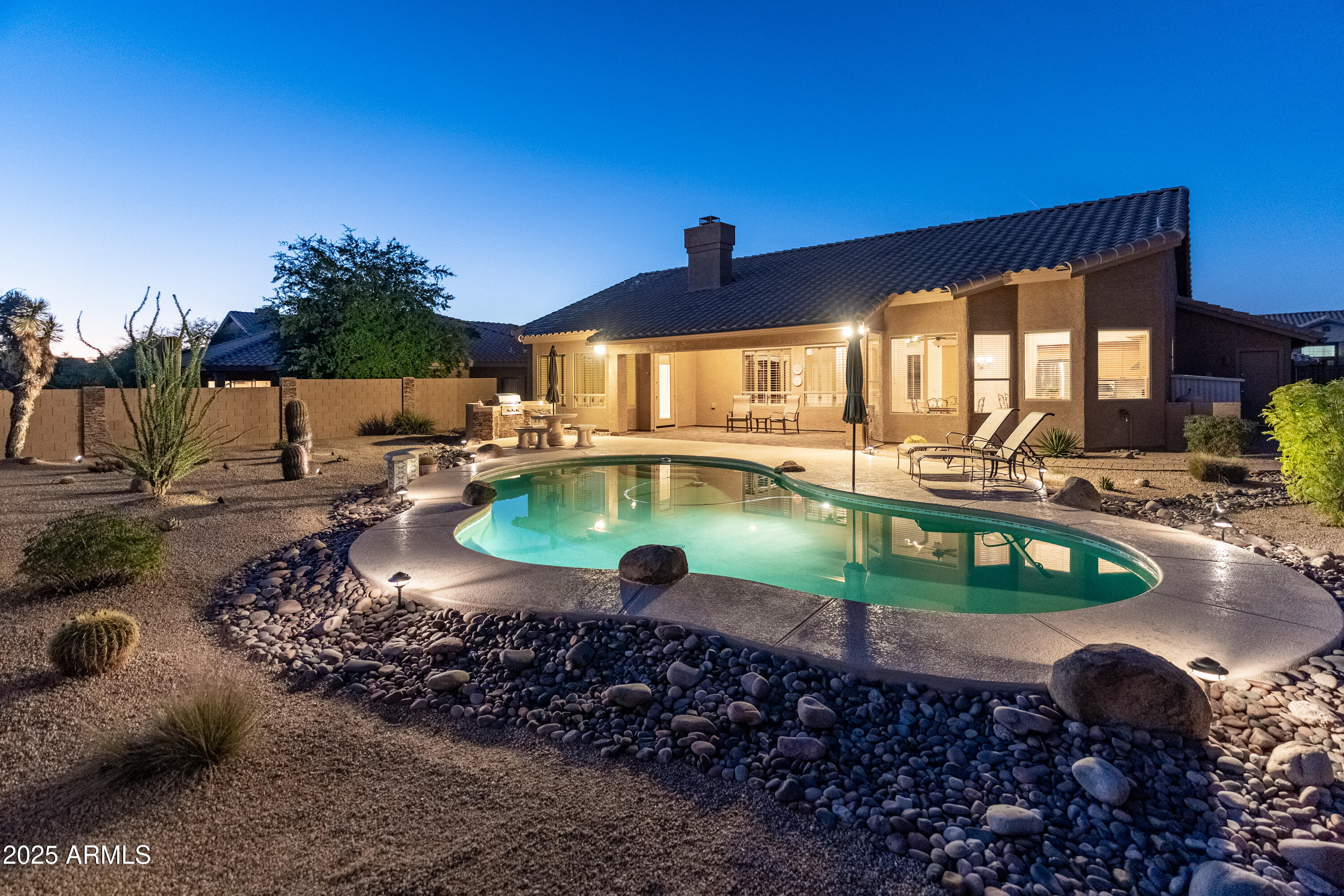 5117 E JUSTICA Street