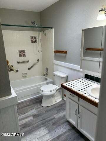TOWN & COUNTRY ESTATES 12 - Residential Lease