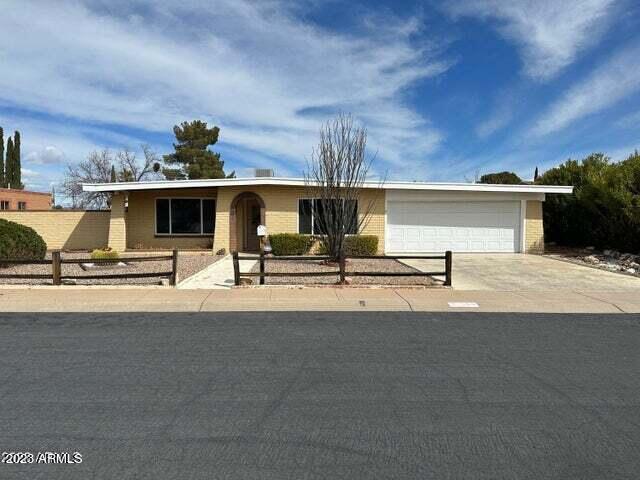 TOWN & COUNTRY ESTATES 12 - Residential Lease