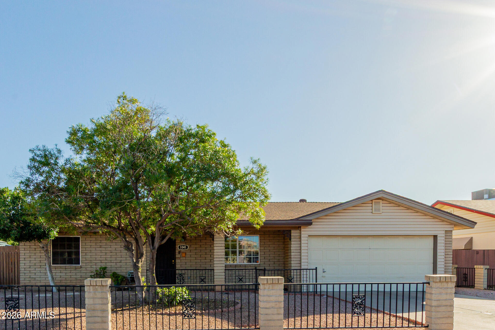 1041 E GARNET Avenue