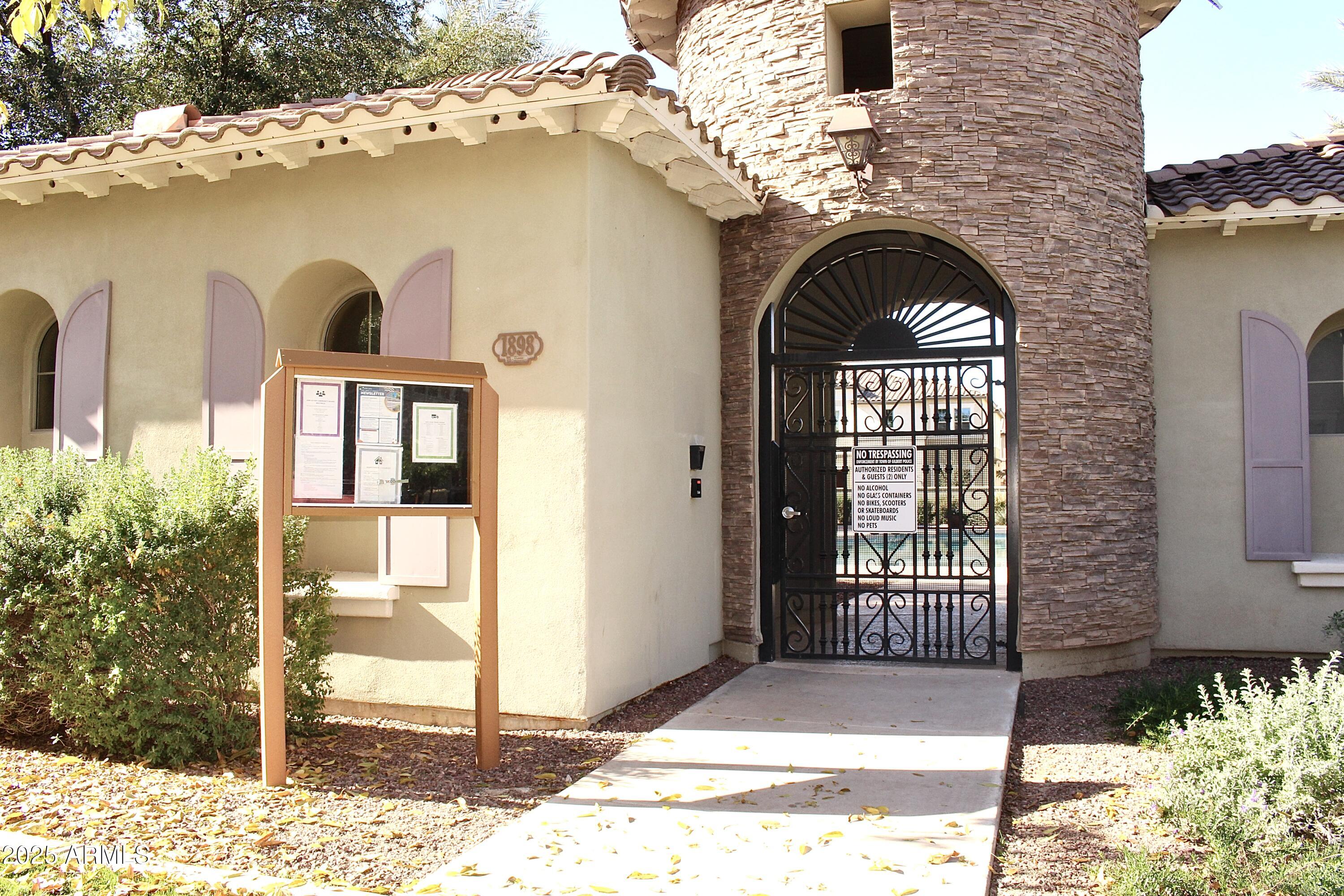 2625 S PEPPERTREE Drive 104