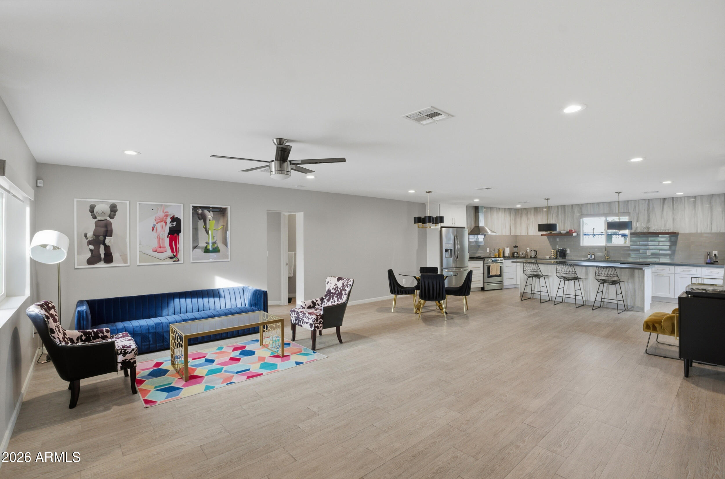 1134 E COLTER Street