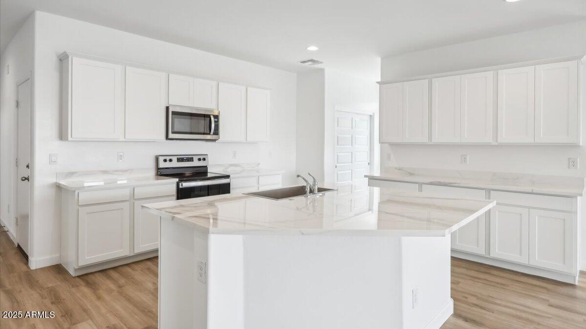 1530 E GLAZIER Drive E