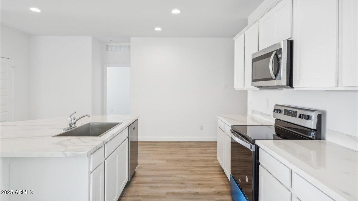 1530 E GLAZIER Drive E