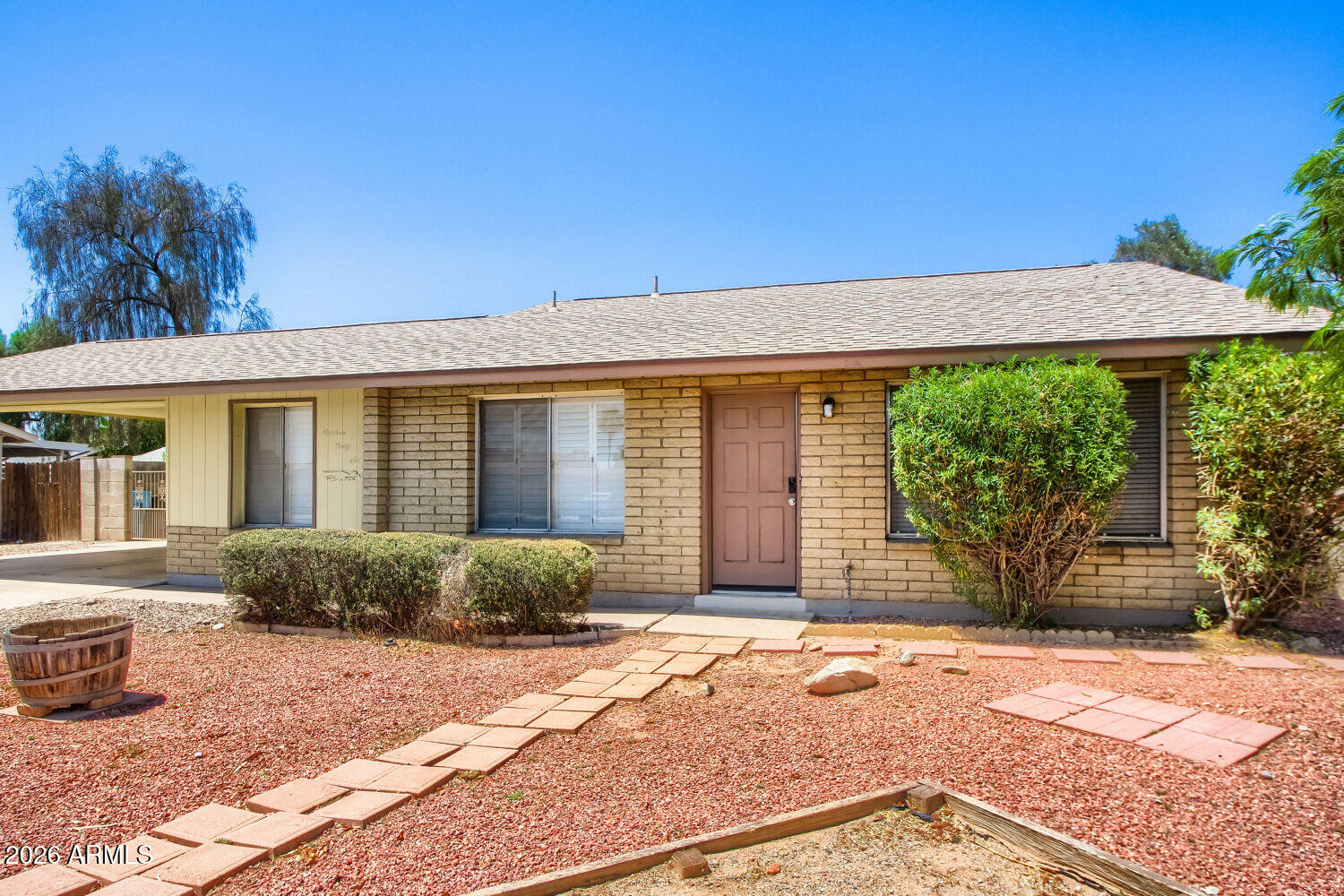 1946 W KERRY Lane