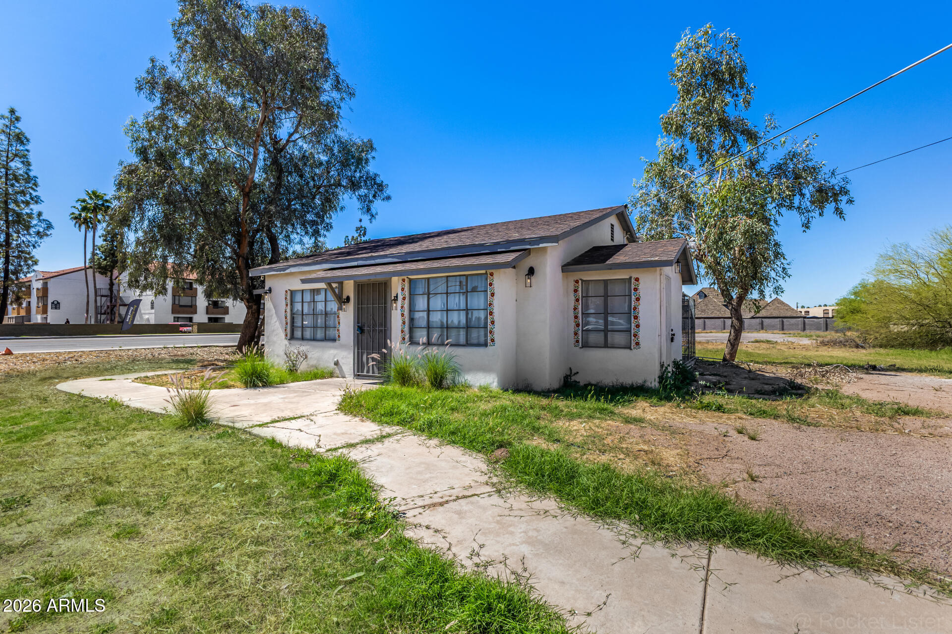 1106 N CENTER Street