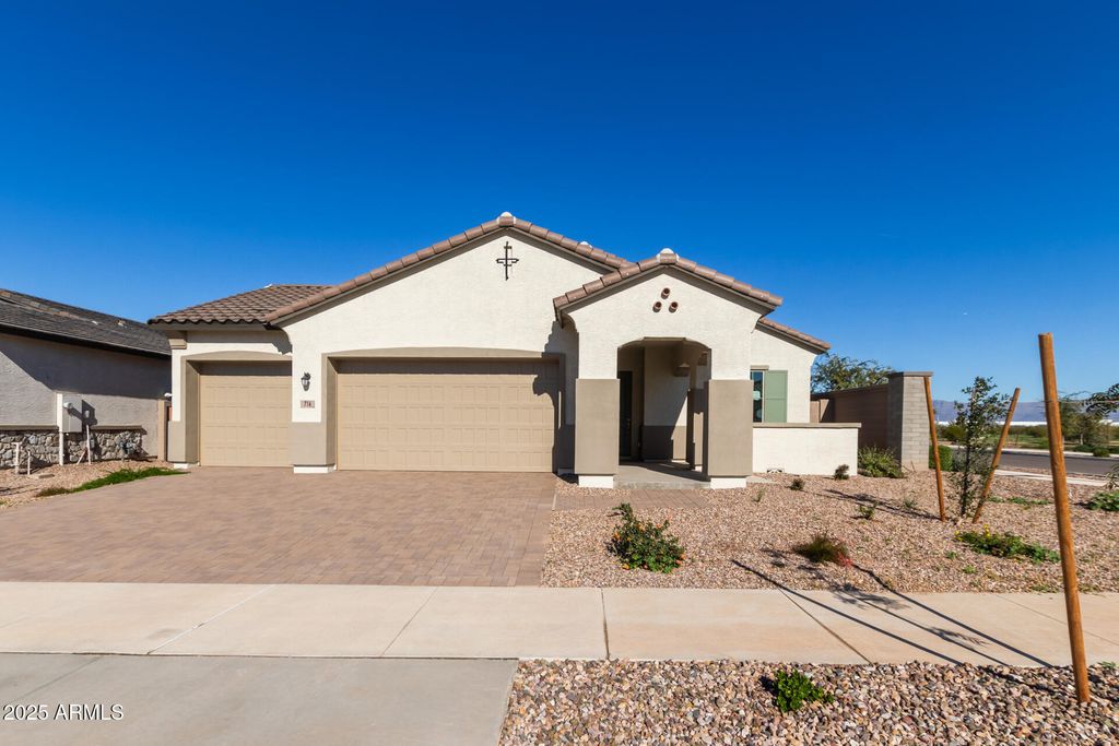 Photo of 716 W Kingbird Drive, Queen Creek, AZ 85140 (MLS # 6957634)