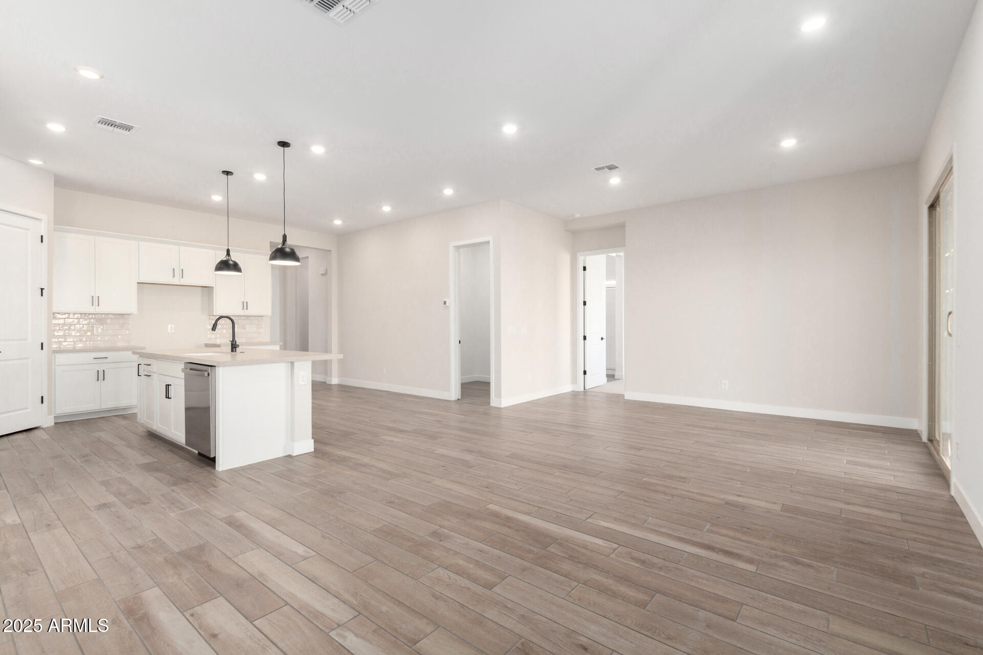 716 W Kingbird Drive