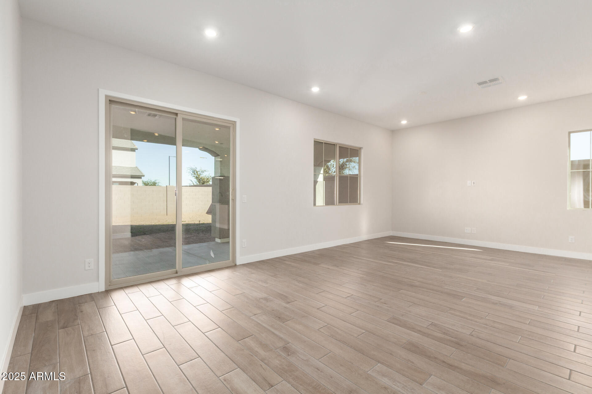 716 W Kingbird Drive