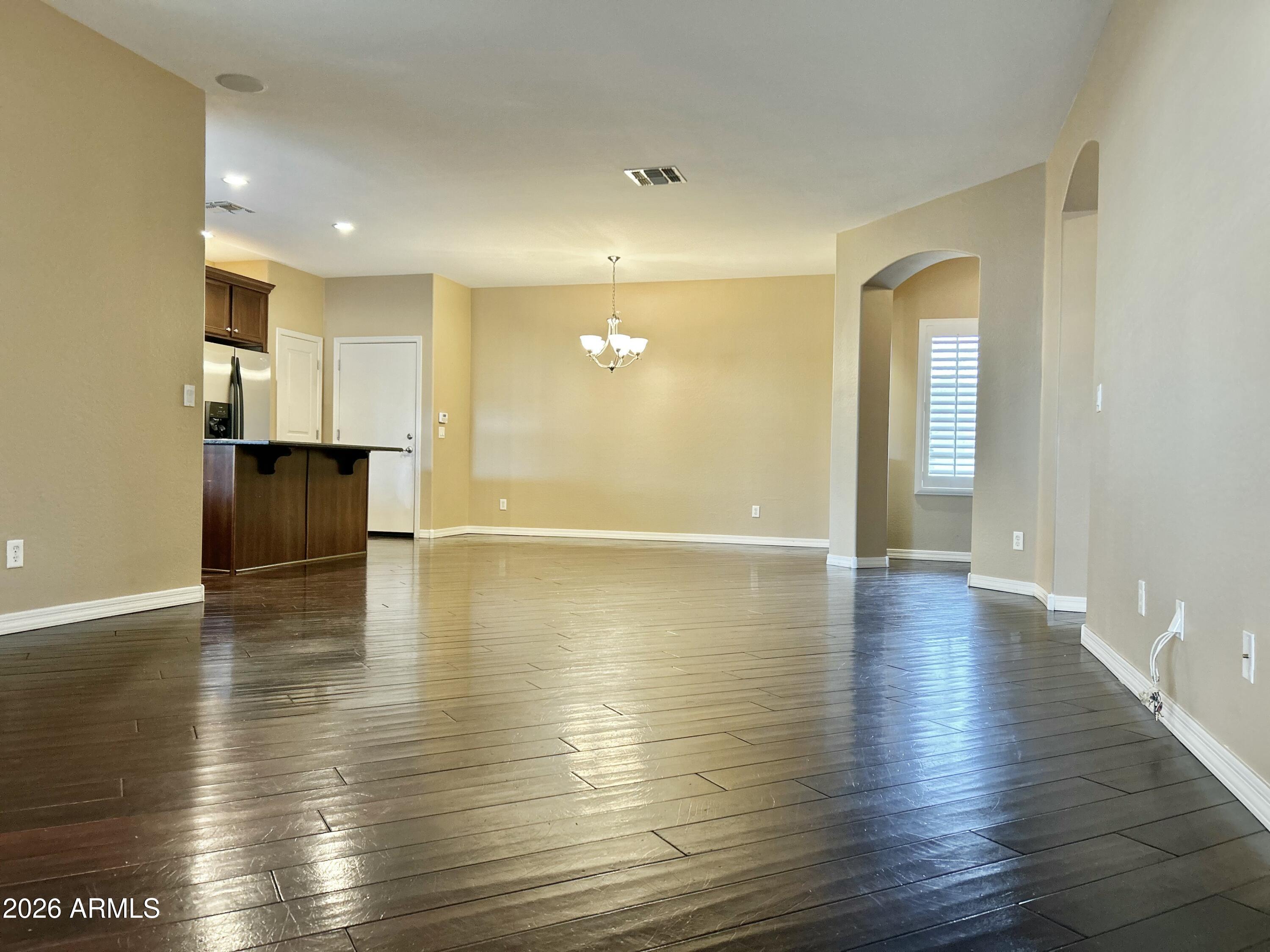 1090 S MAVERICK Street