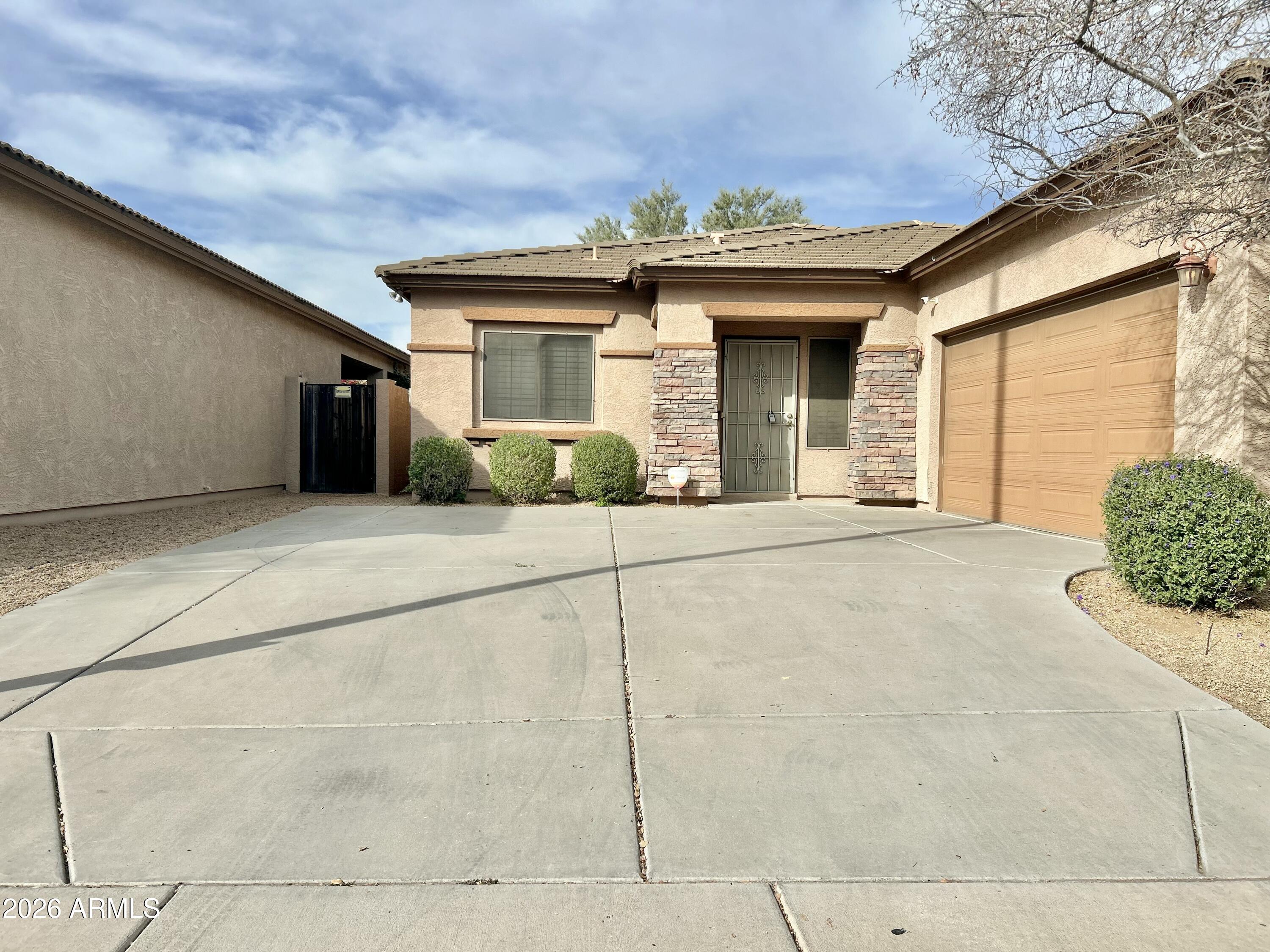 1090 S MAVERICK Street