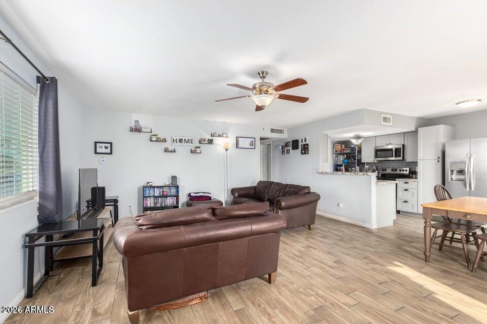 2132 W GLENROSA Avenue 81D