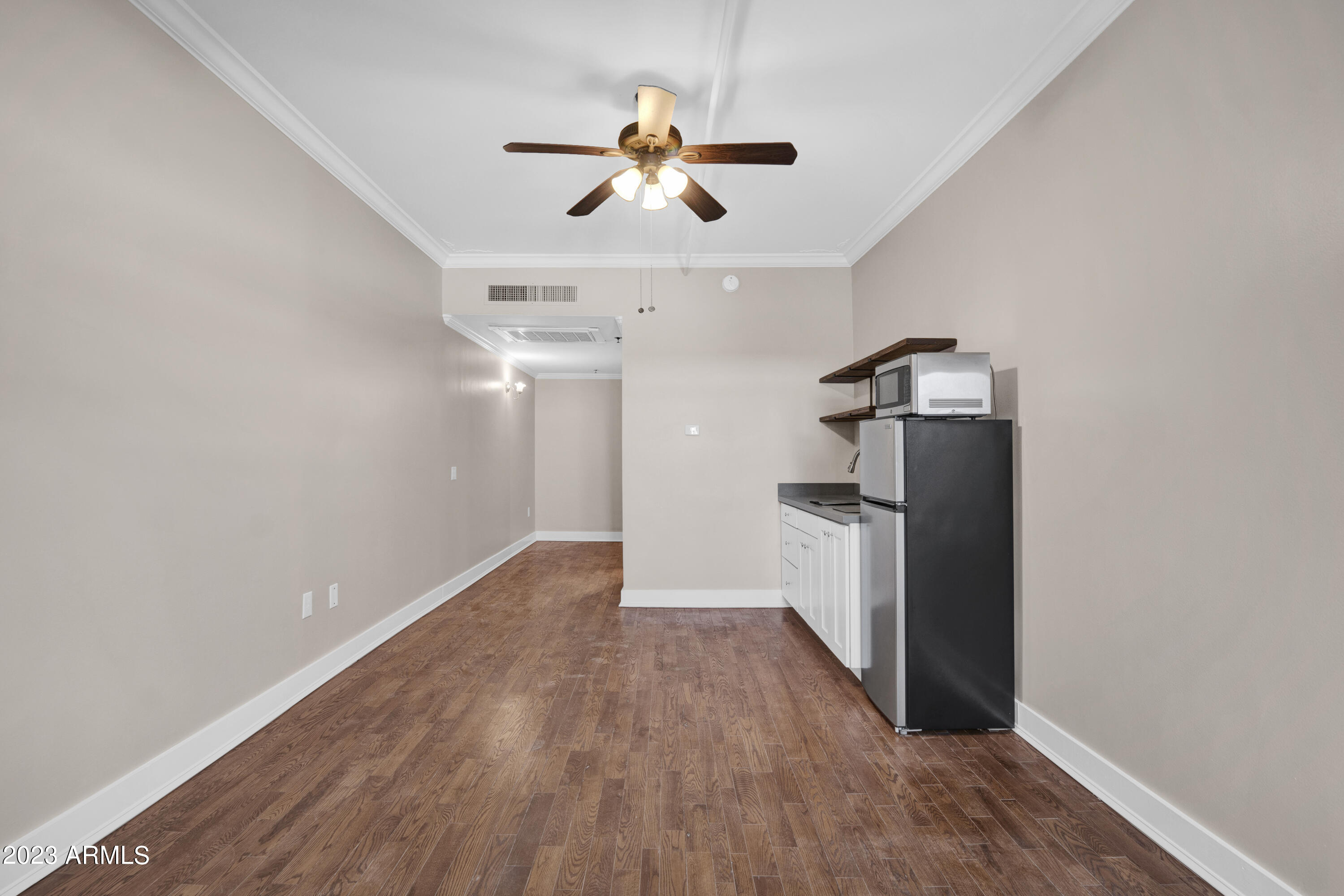 5753 W GLENDALE Avenue 206