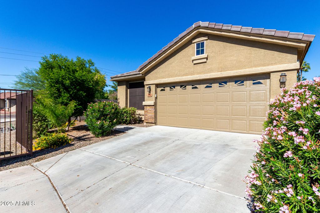 Photo of 2106 E Aire Libre Avenue, Phoenix, AZ 85022 (MLS # 6937768)