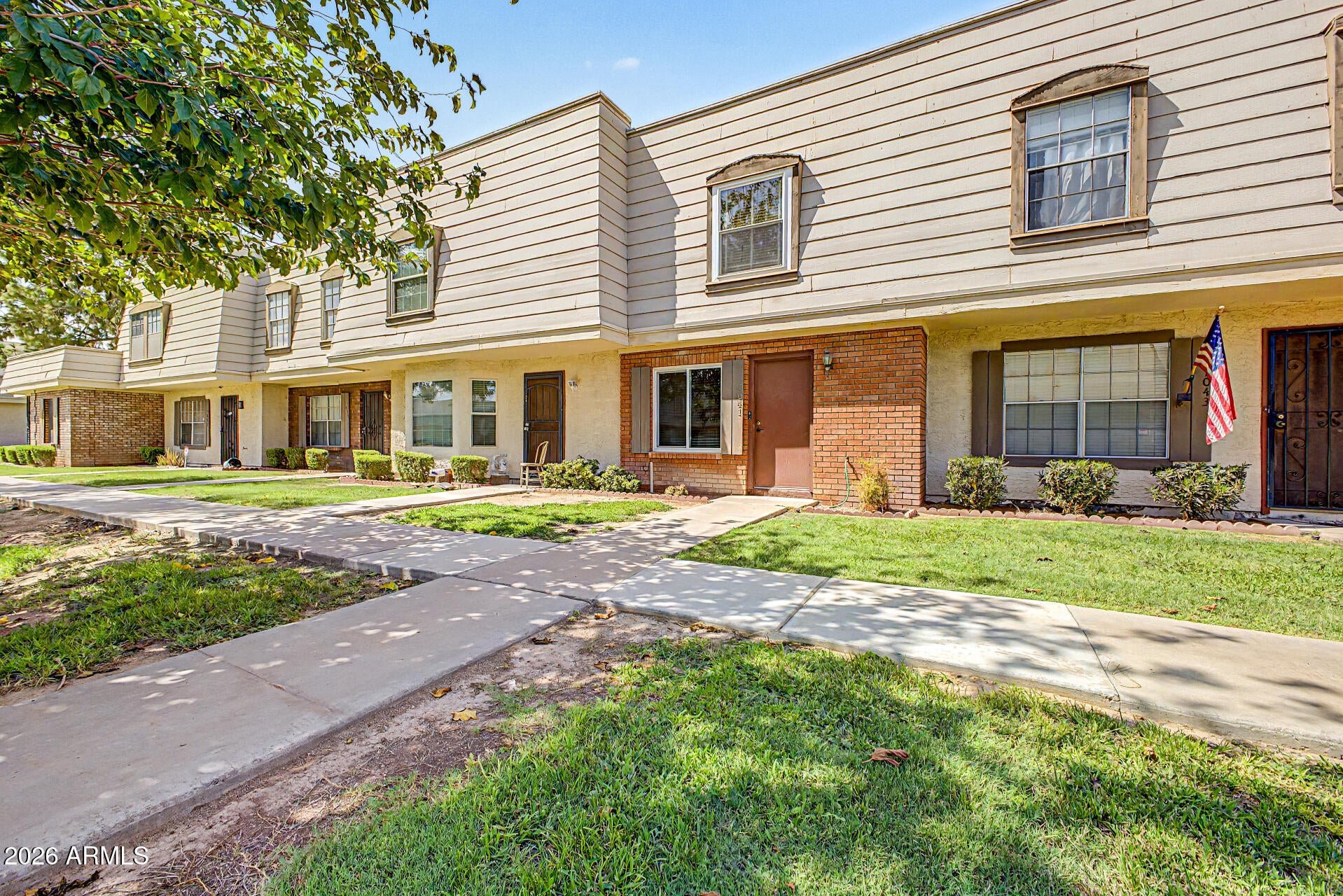1041 E LODGE Drive