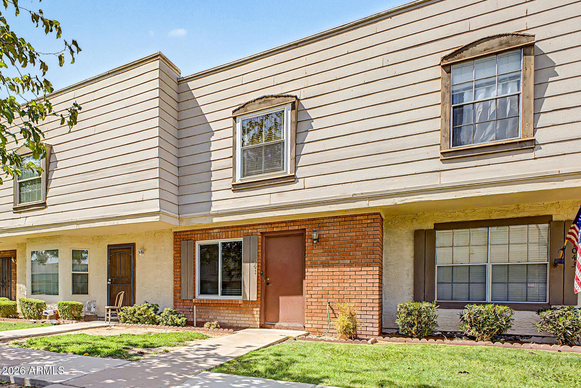 1041 E LODGE Drive