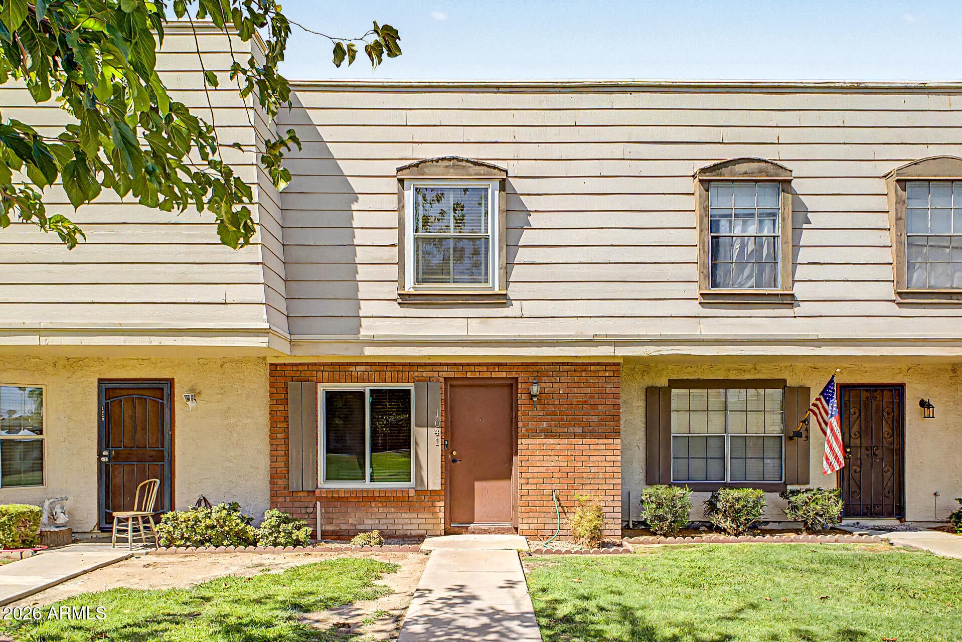 1041 E LODGE Drive