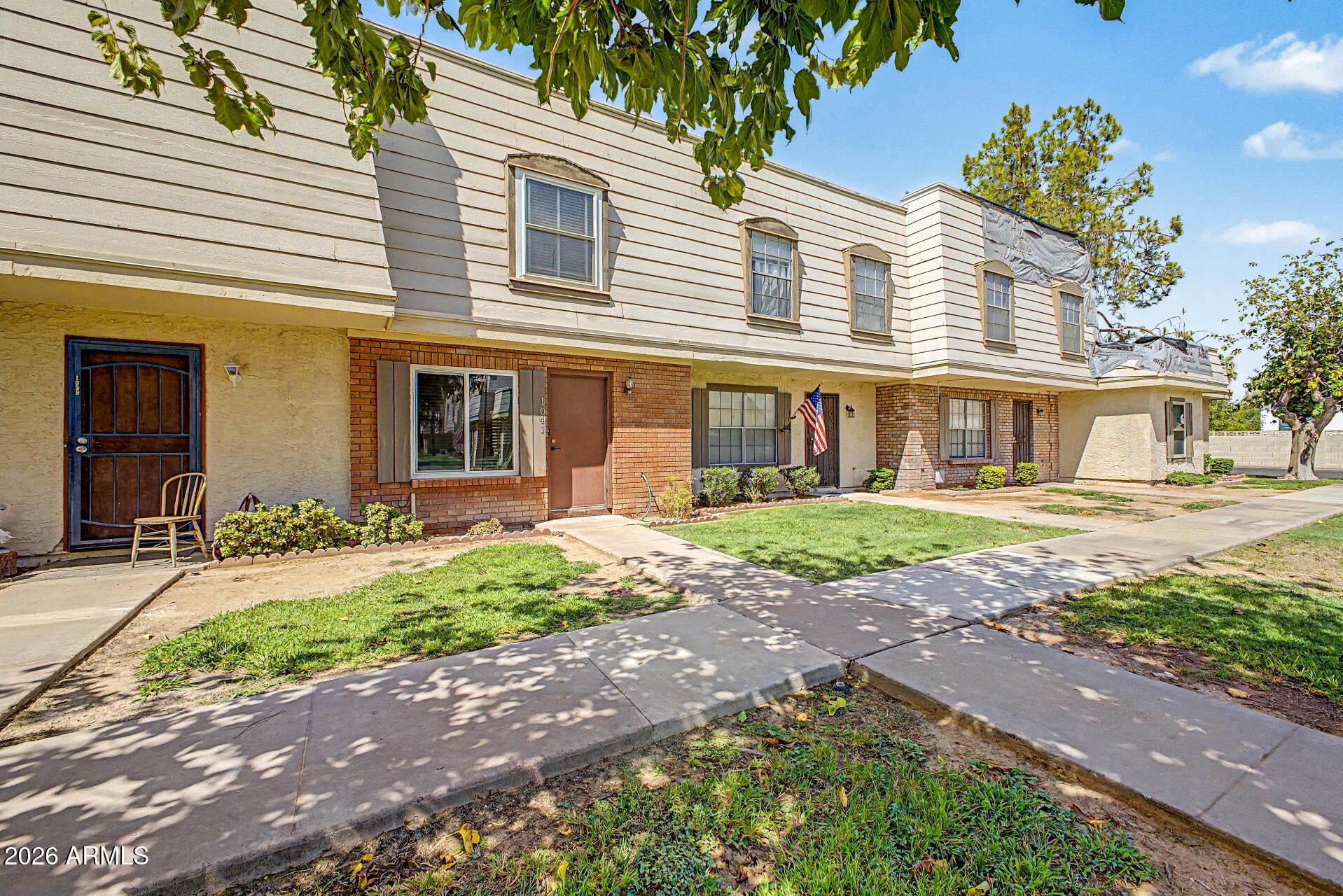 1041 E LODGE Drive