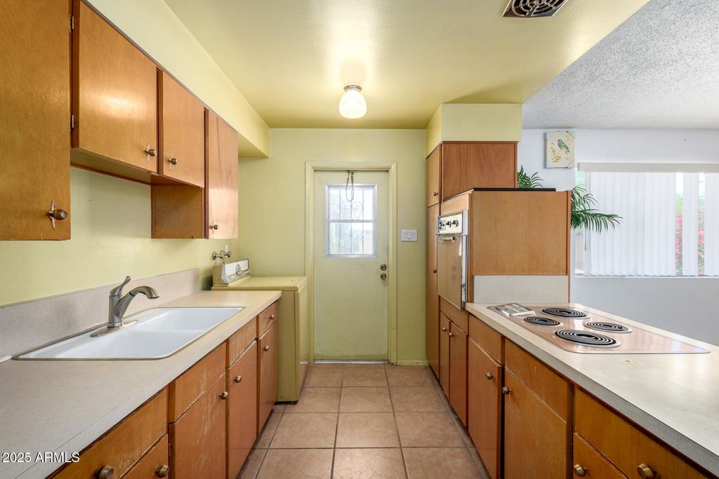 Photo of 230 E Fairmont Drive, Tempe, AZ 85282 (MLS # 6877236)
