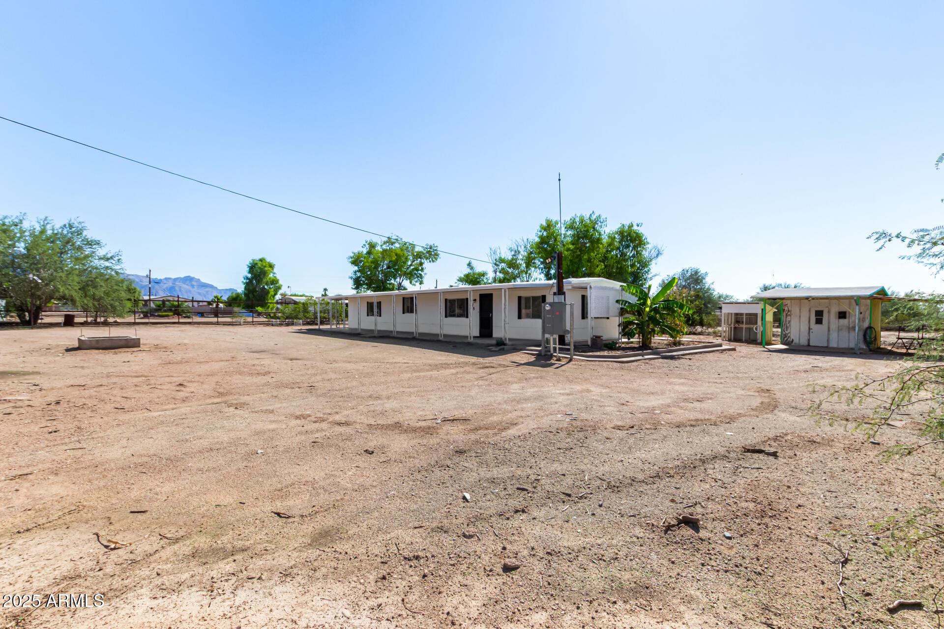 875 W Smoketree Street