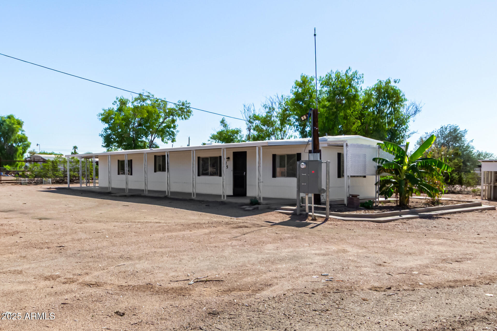 875 W Smoketree Street