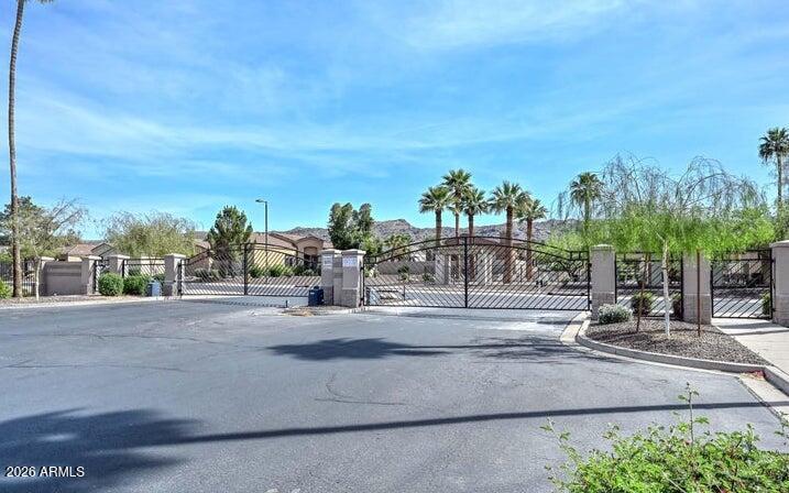 2116 E BEAUTIFUL Lane