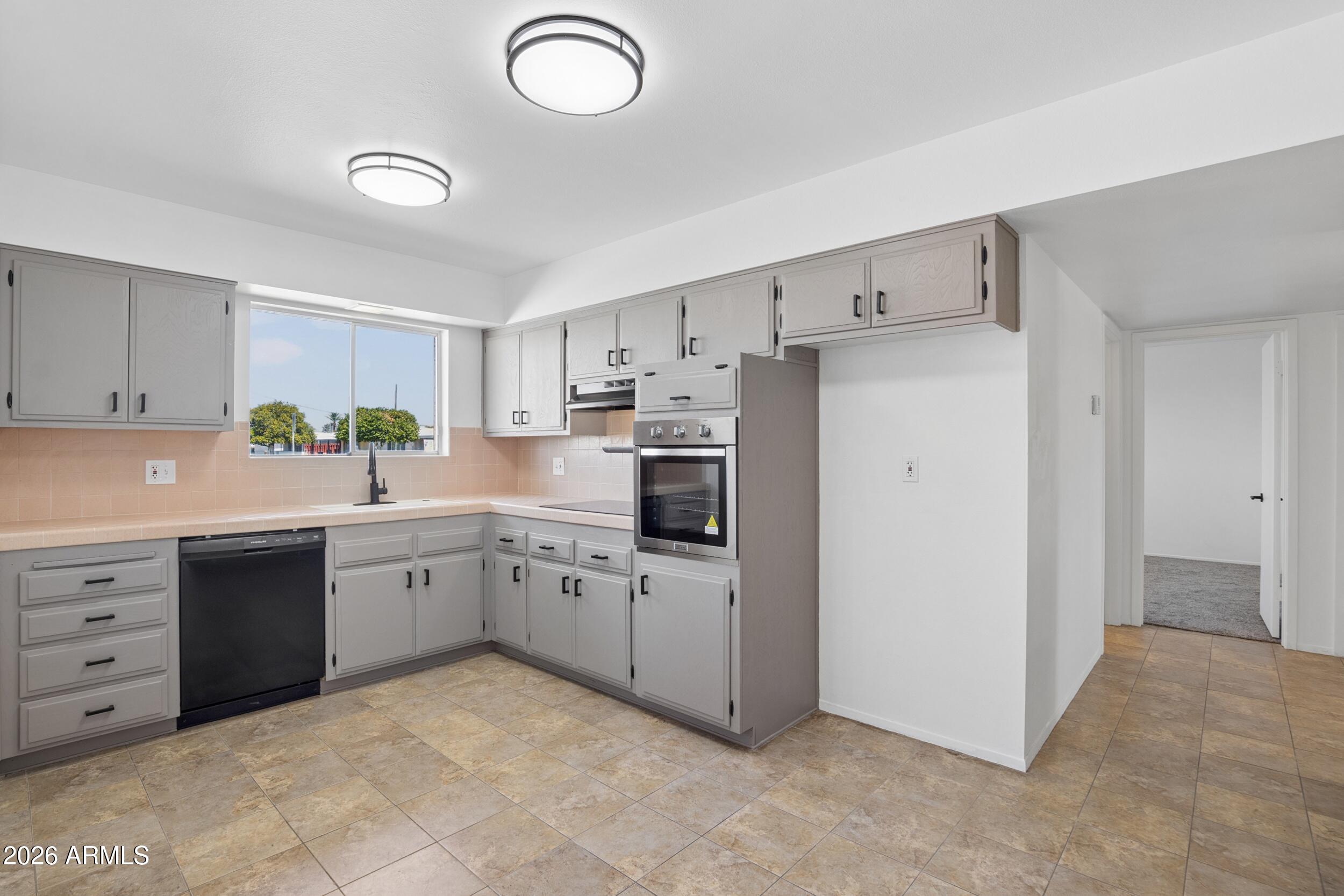 10511 W CLAIR Drive