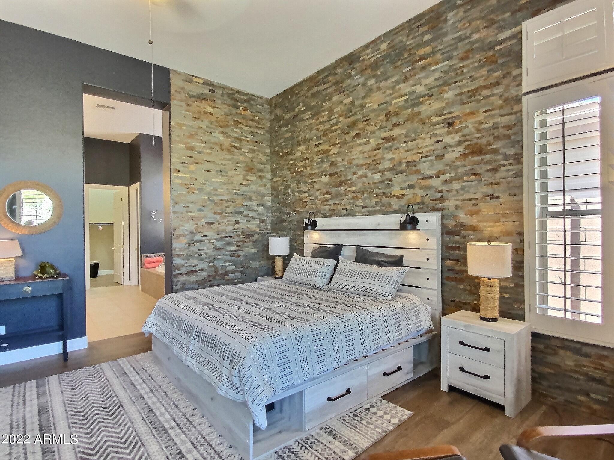 1946 W EASTMAN Court