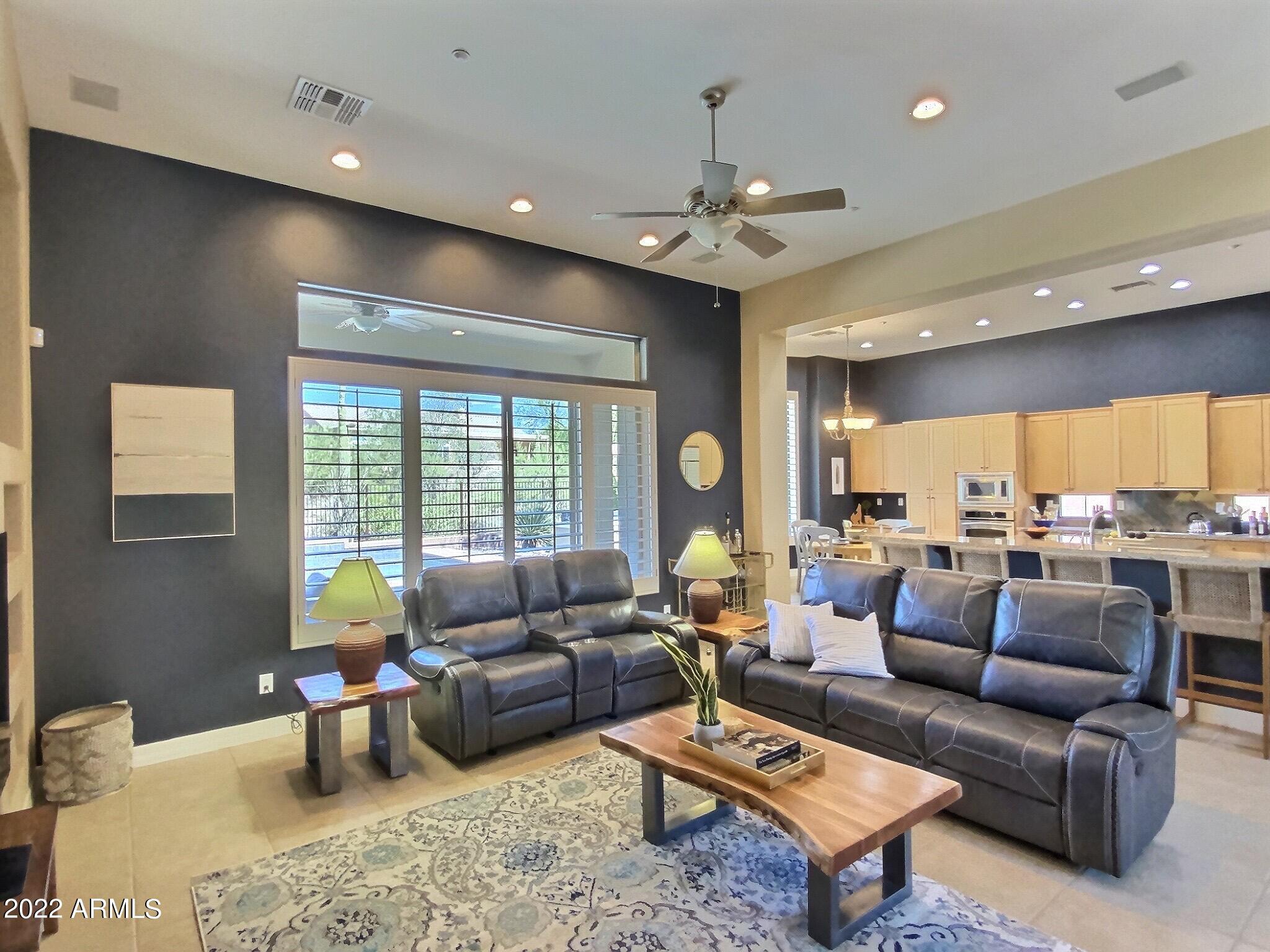 1946 W EASTMAN Court