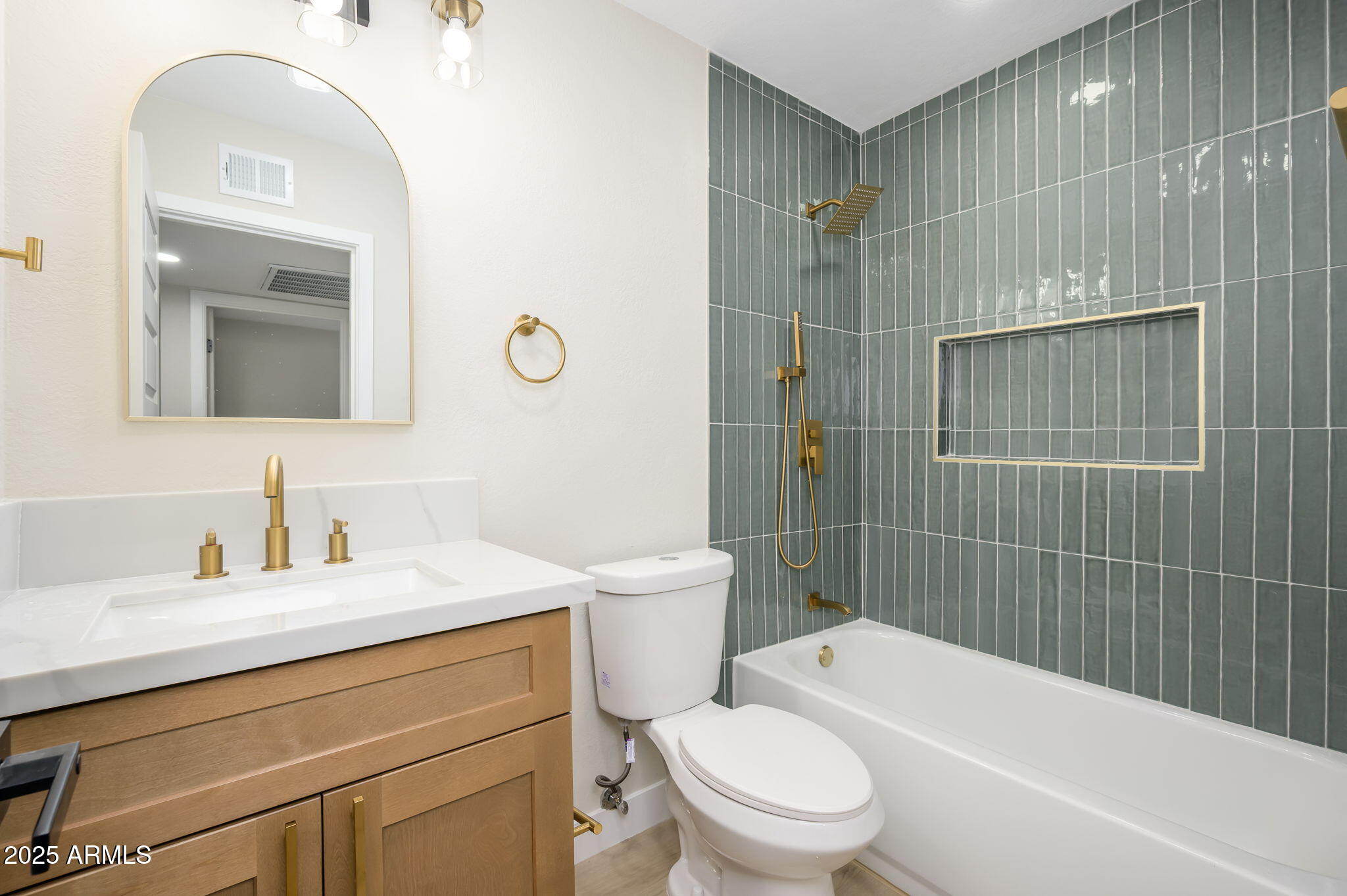 4760 E MORELAND Street