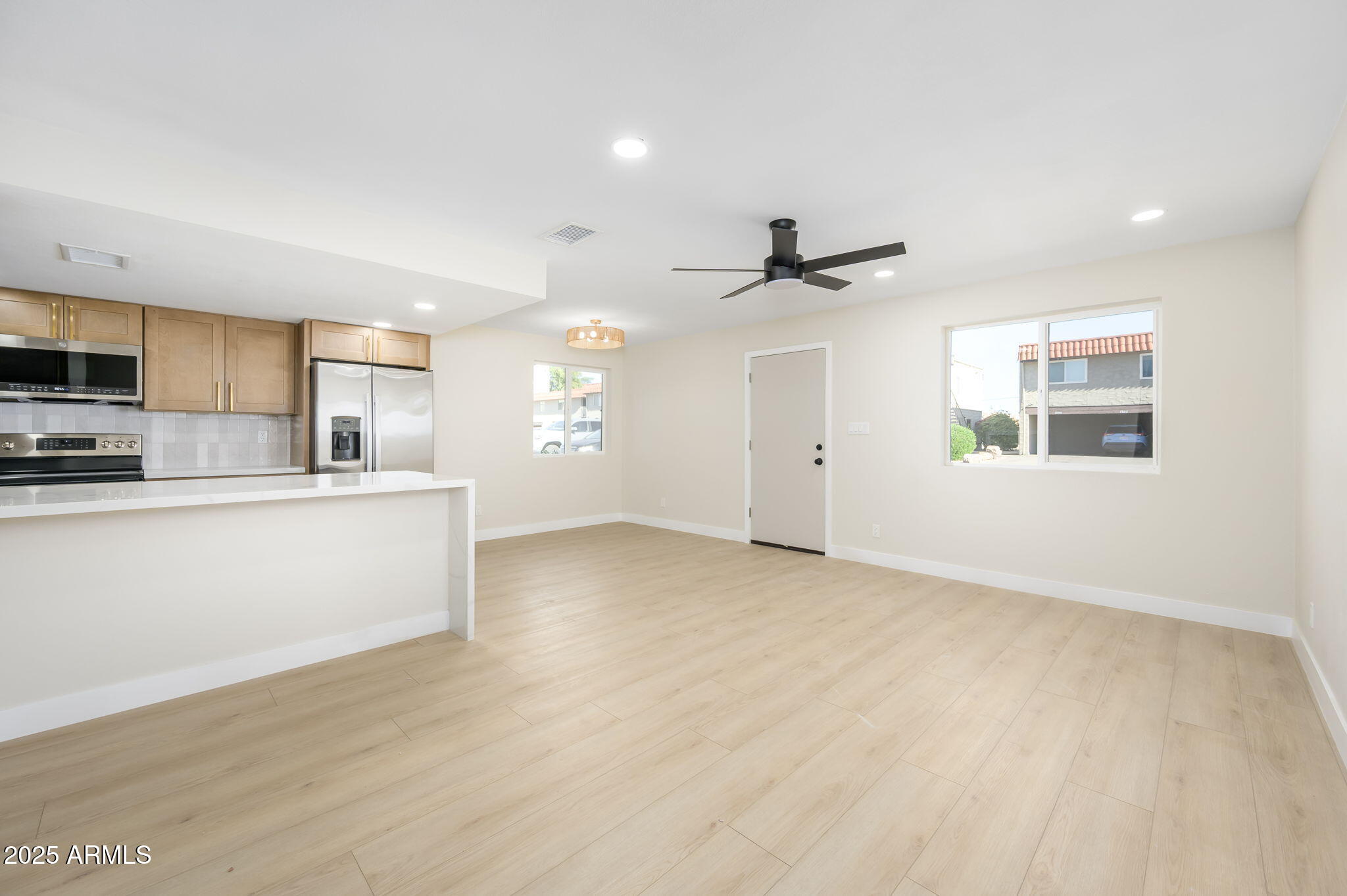 4760 E MORELAND Street