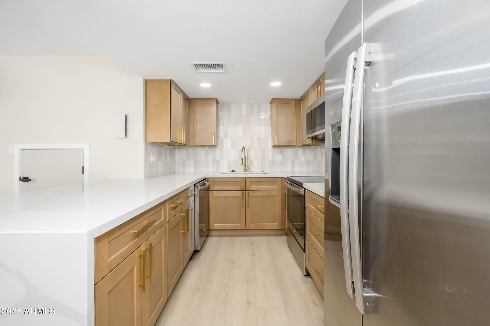 4760 E MORELAND Street