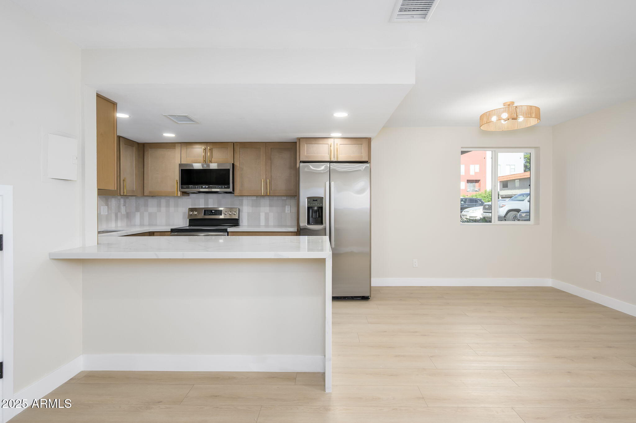 4760 E MORELAND Street