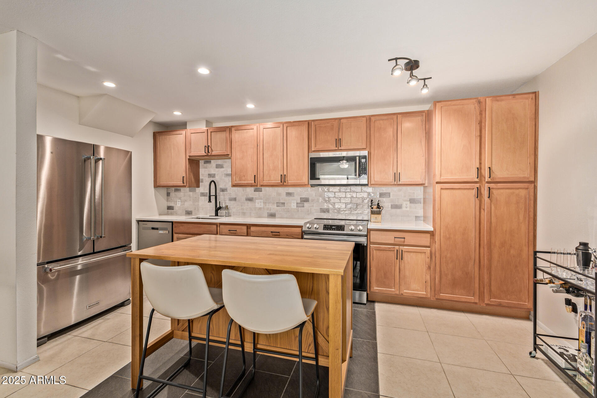 8649 E ROYAL PALM Road 232