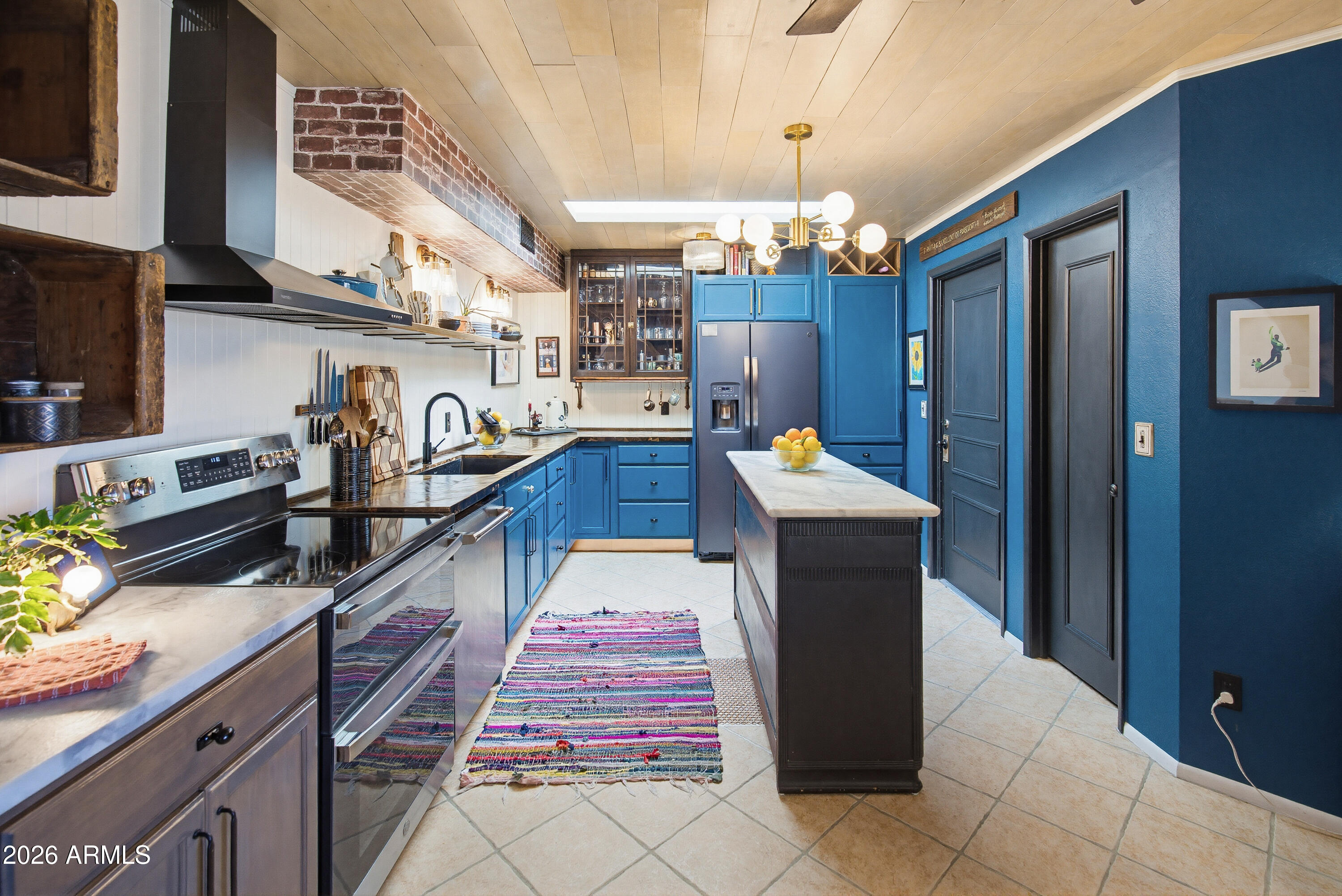 2506 E VILLA MARIA Drive