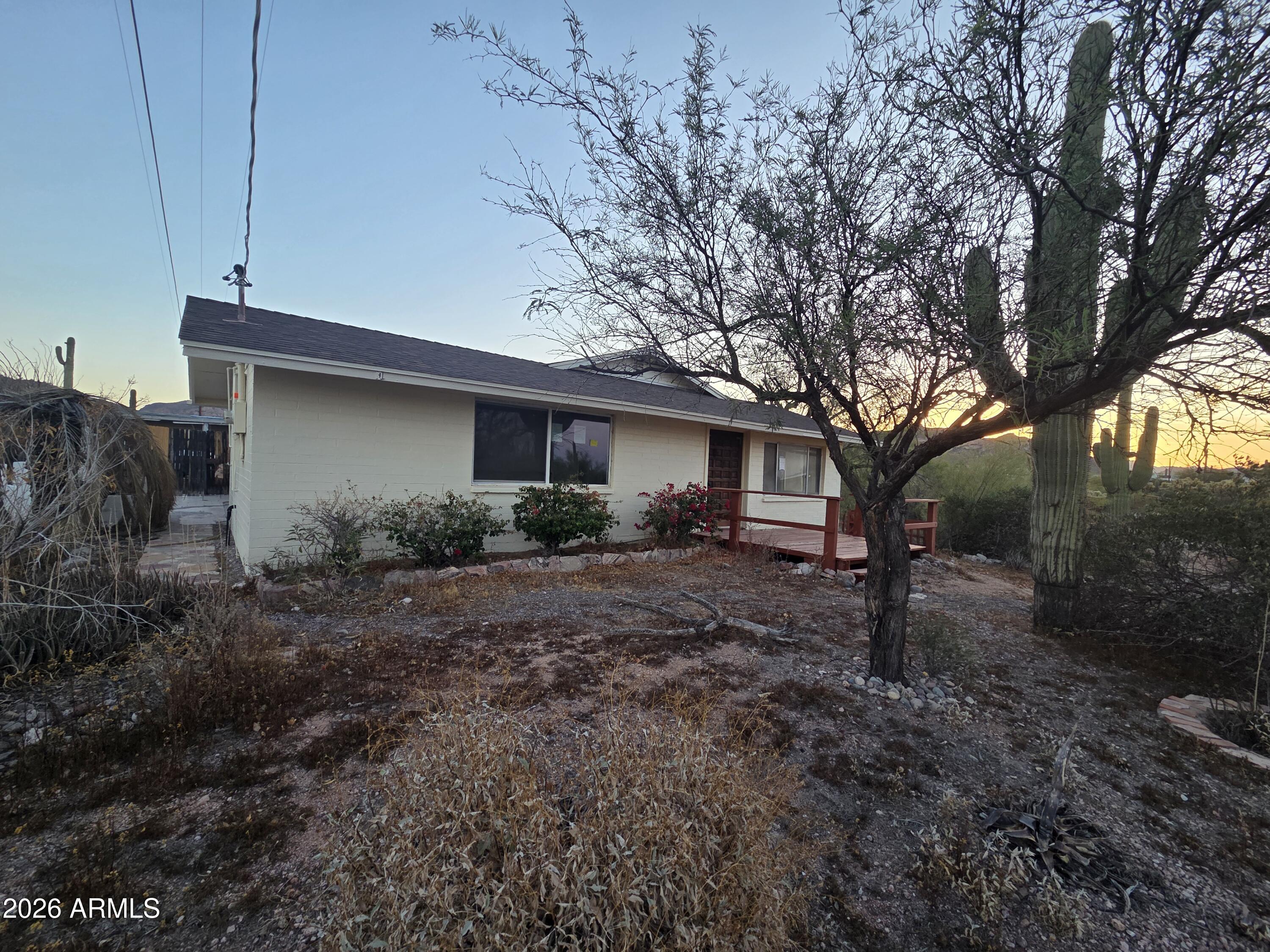 1214 E MOON VISTA Street