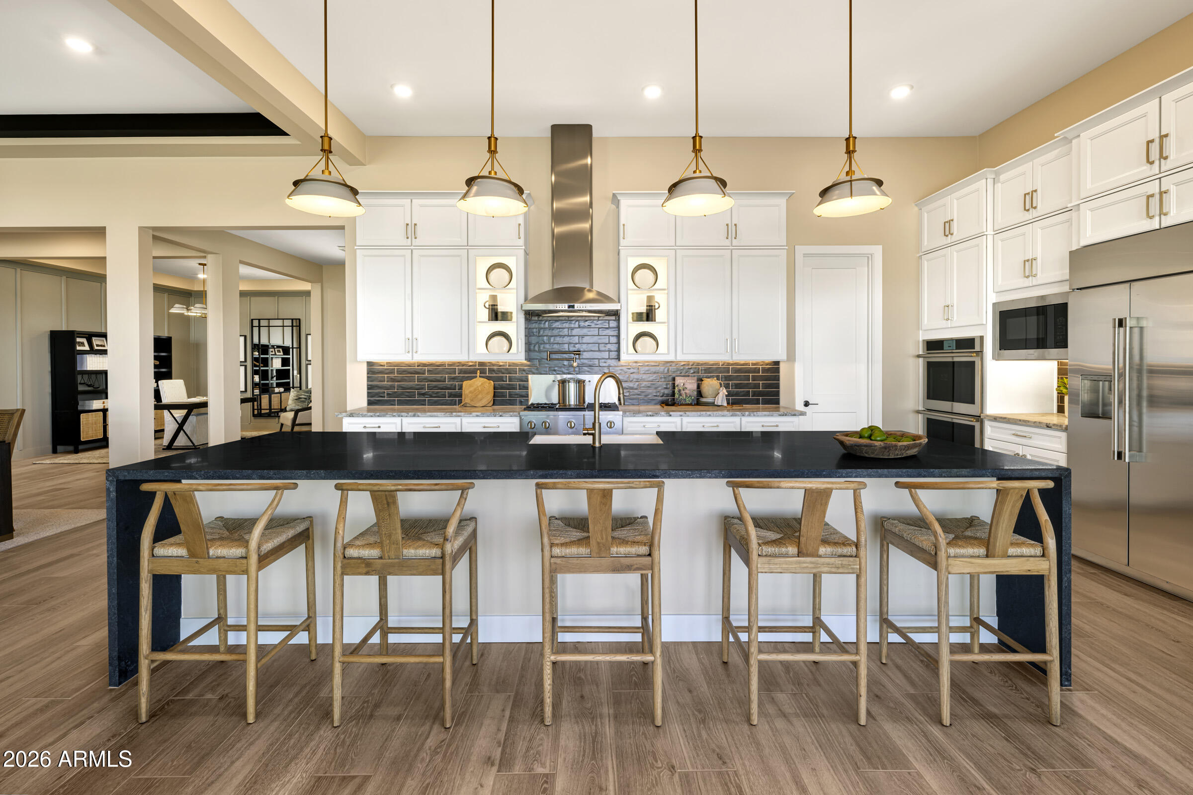 712 W TREASURE Trail