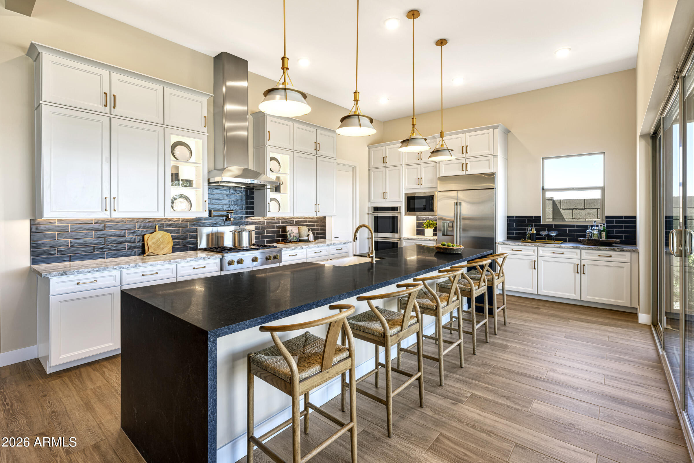 712 W TREASURE Trail