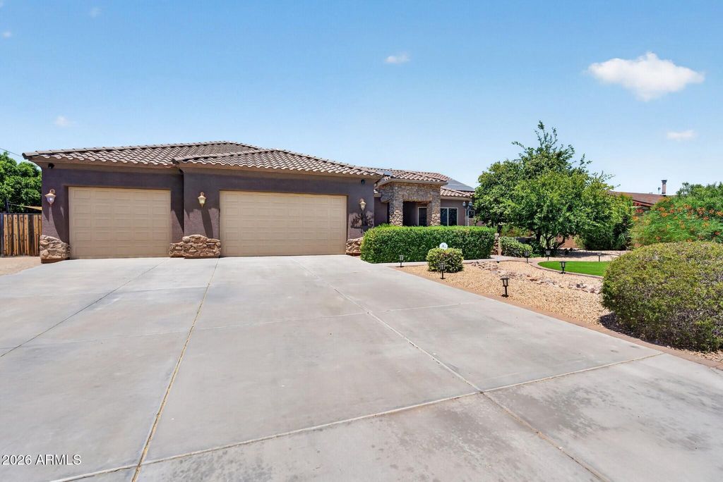 Photo of 3638 E Tierra Buena Lane, Phoenix, AZ 85032 (MLS # 7052413)