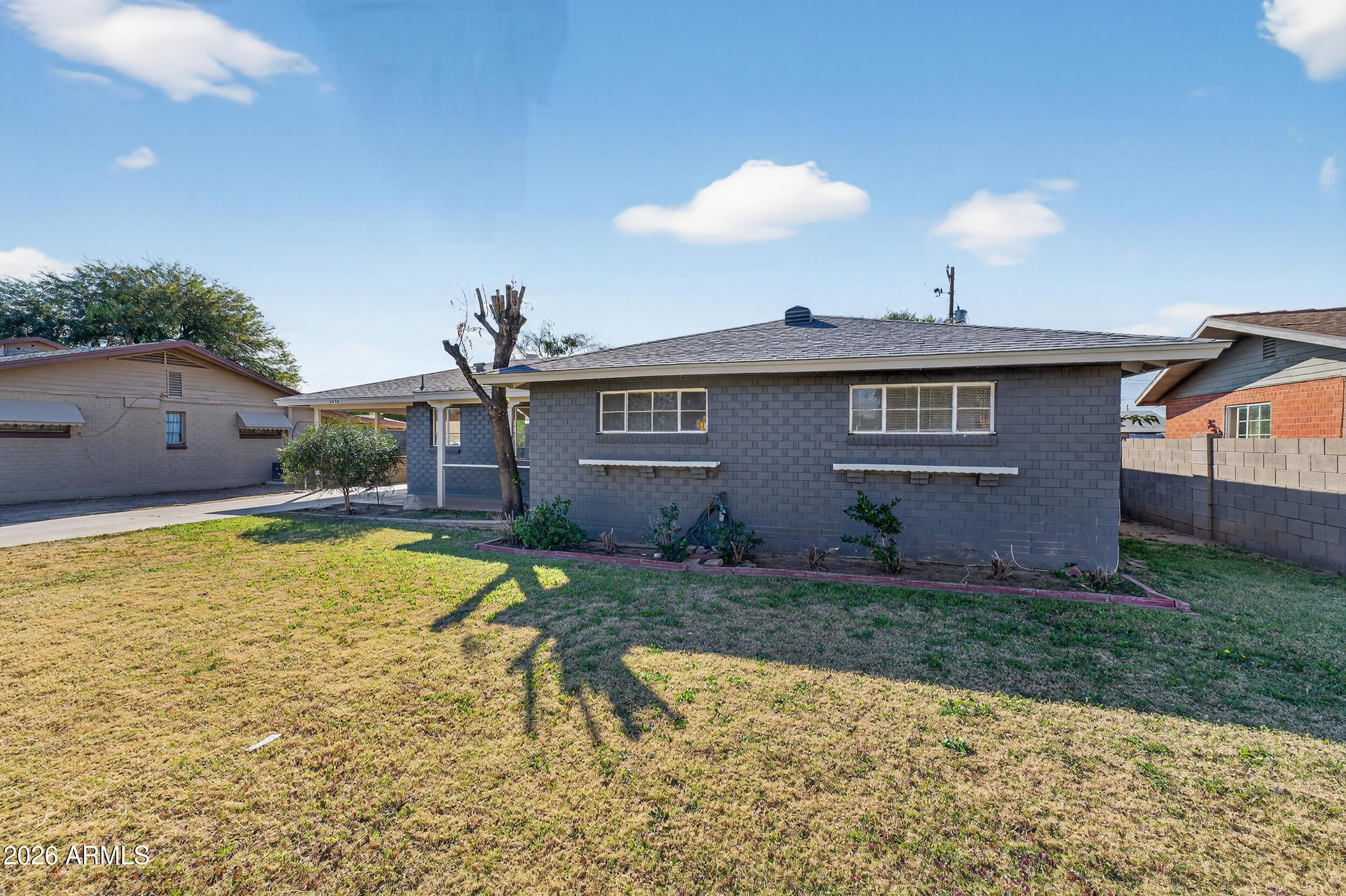 2233 W FLOWER Street