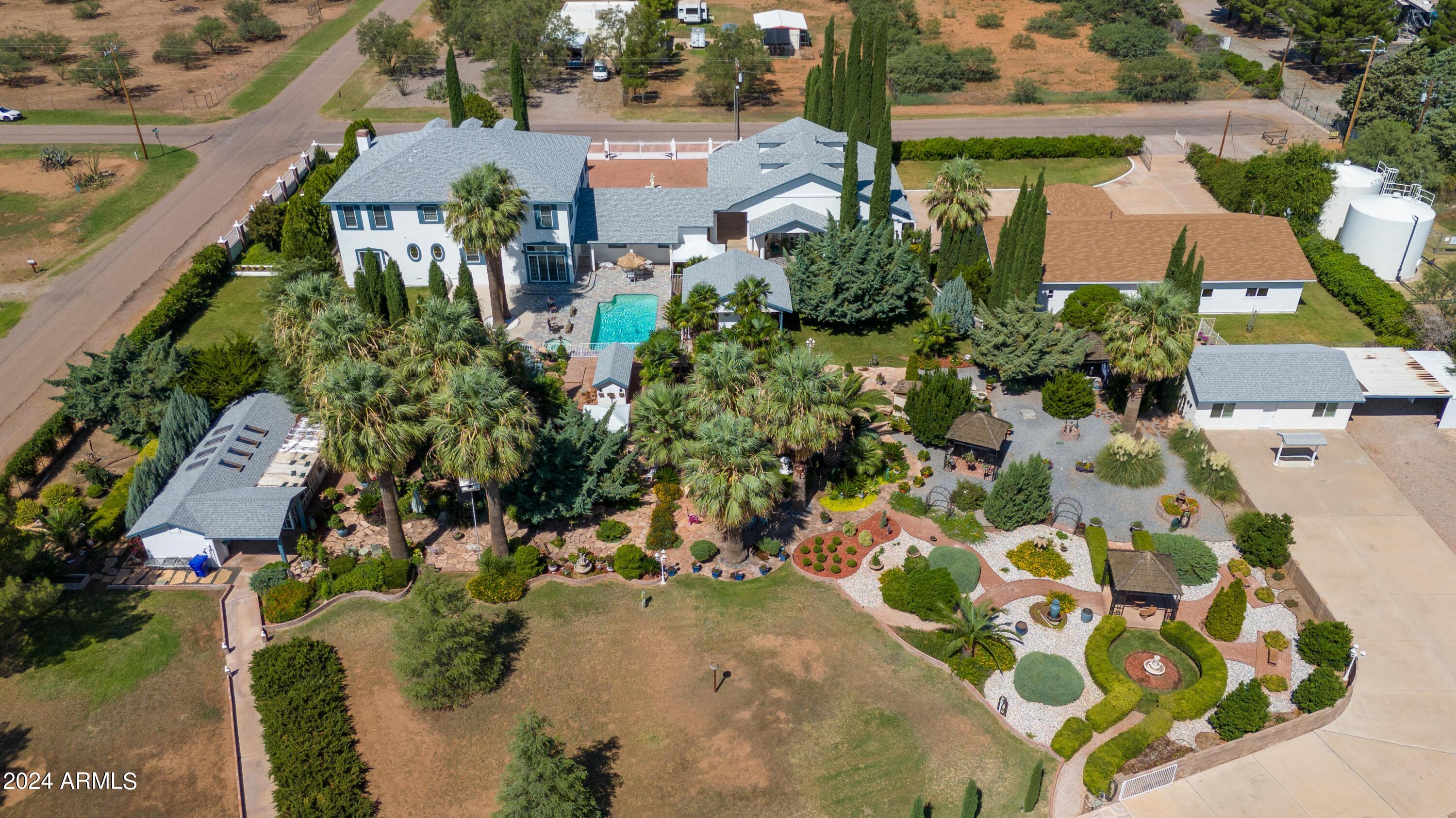 2204 N Maple Avenue