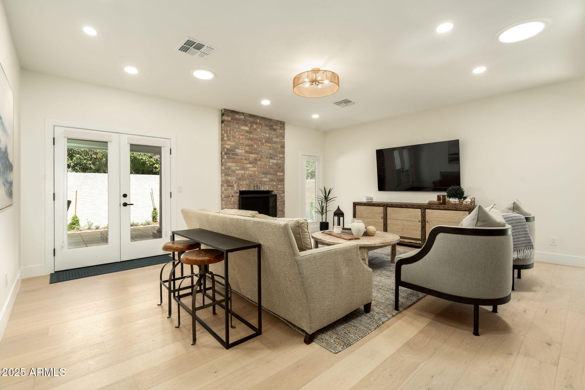 7220 E BUENA TERRA Way