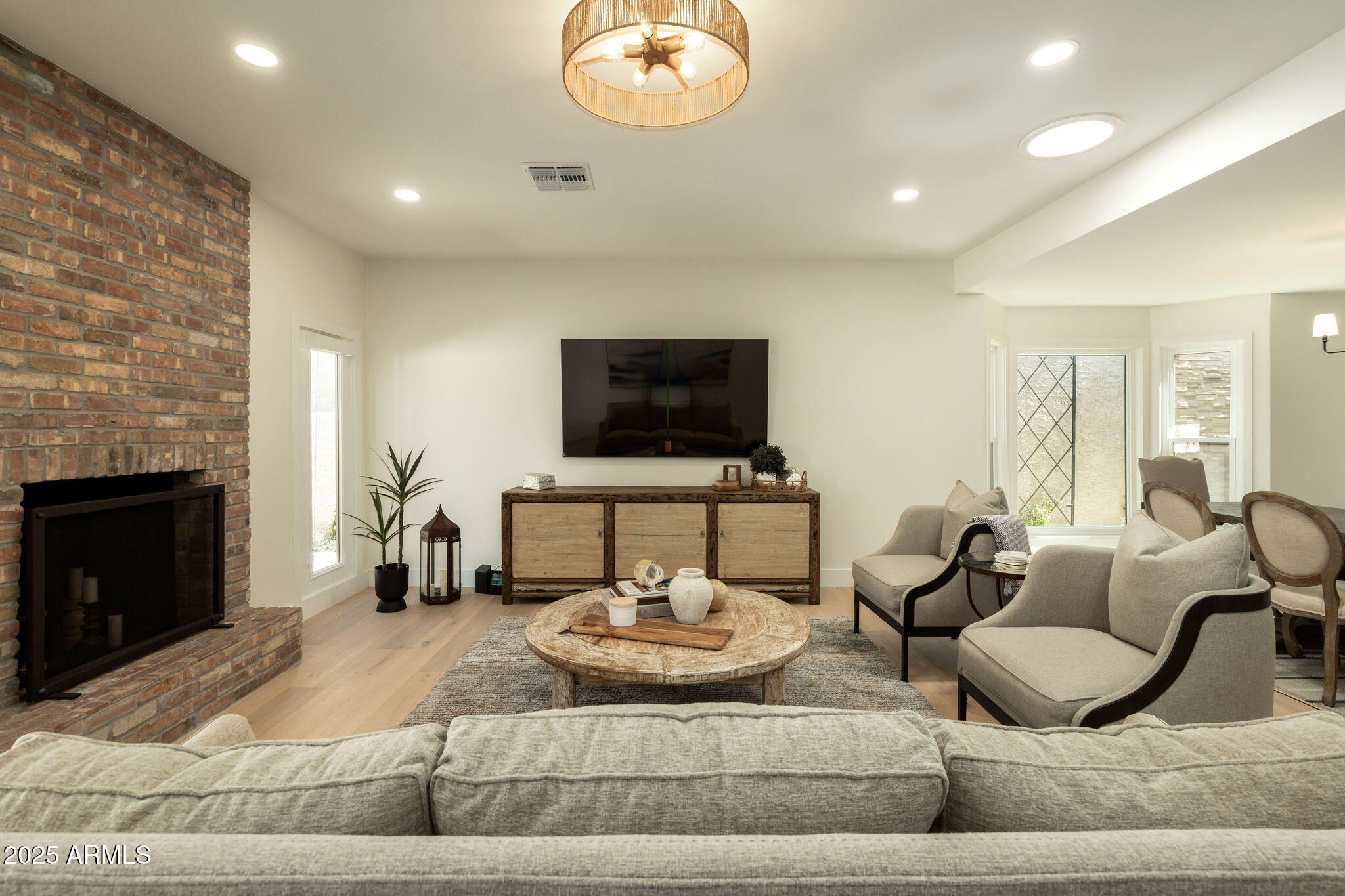 7220 E BUENA TERRA Way