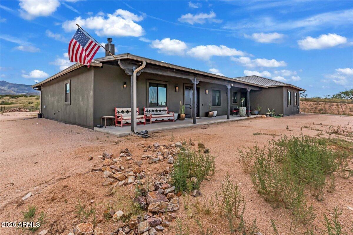 1564 S FLORES Lane
