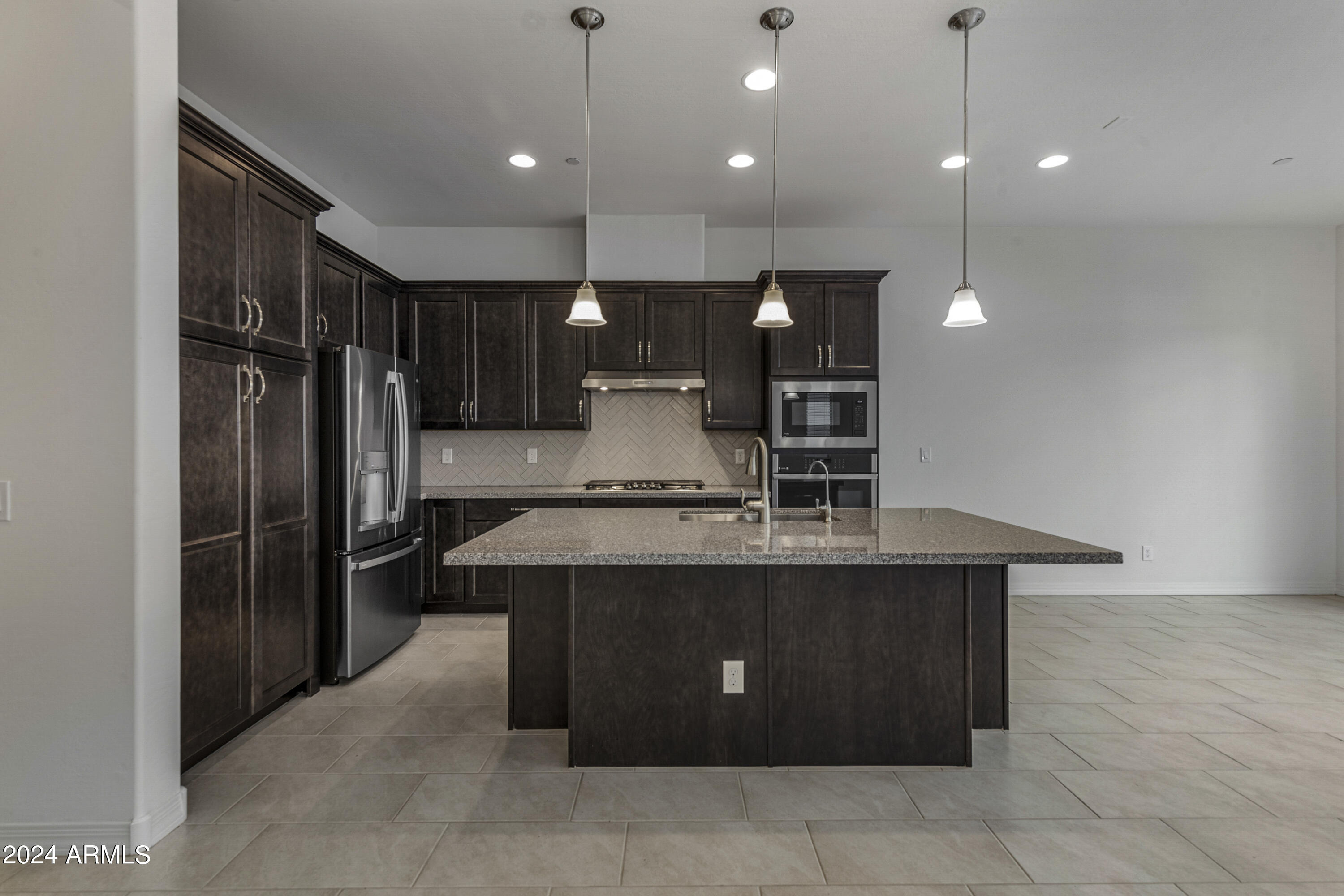 7496 E VIA DE LUNA Drive