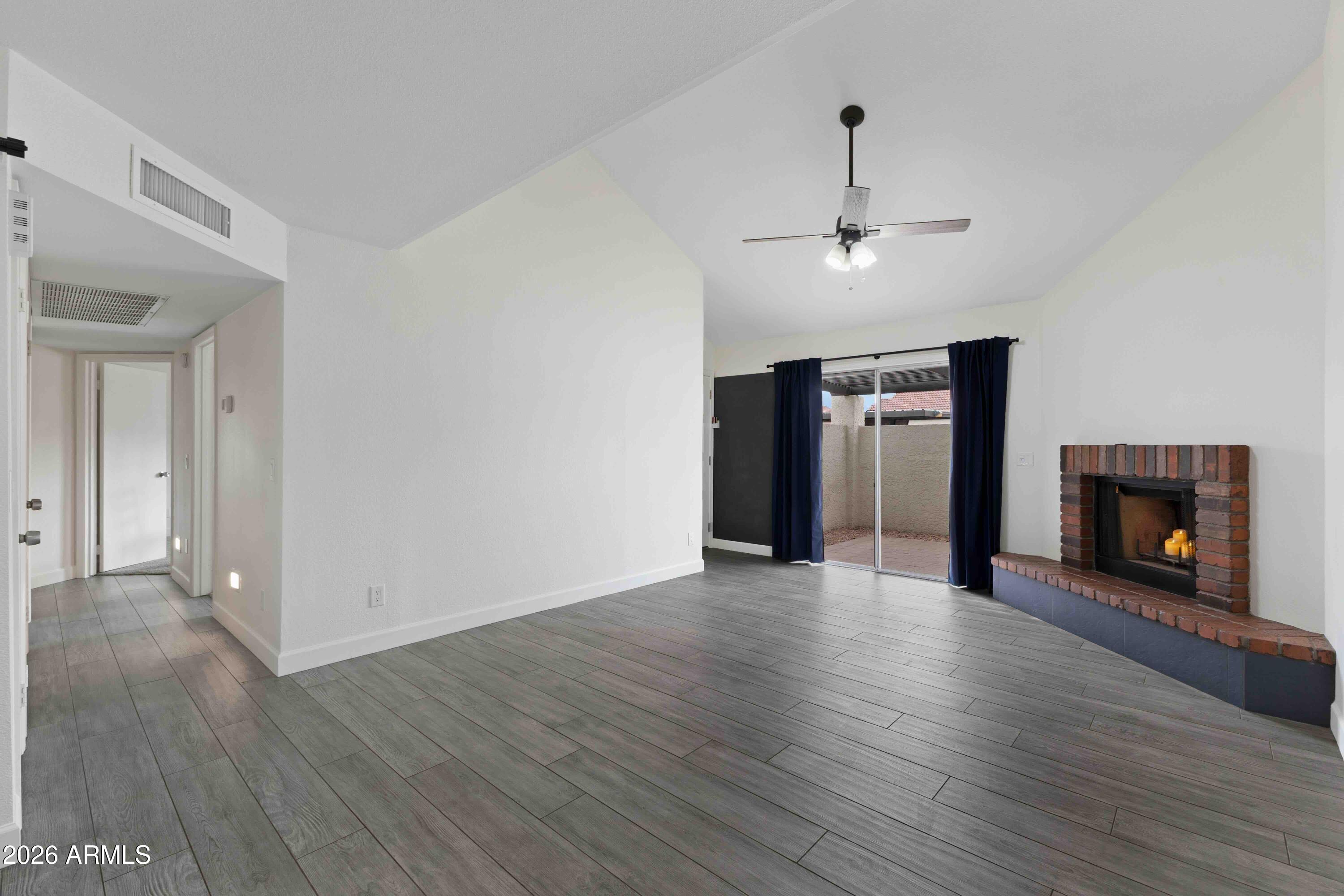 2118 E CENTER Lane 1