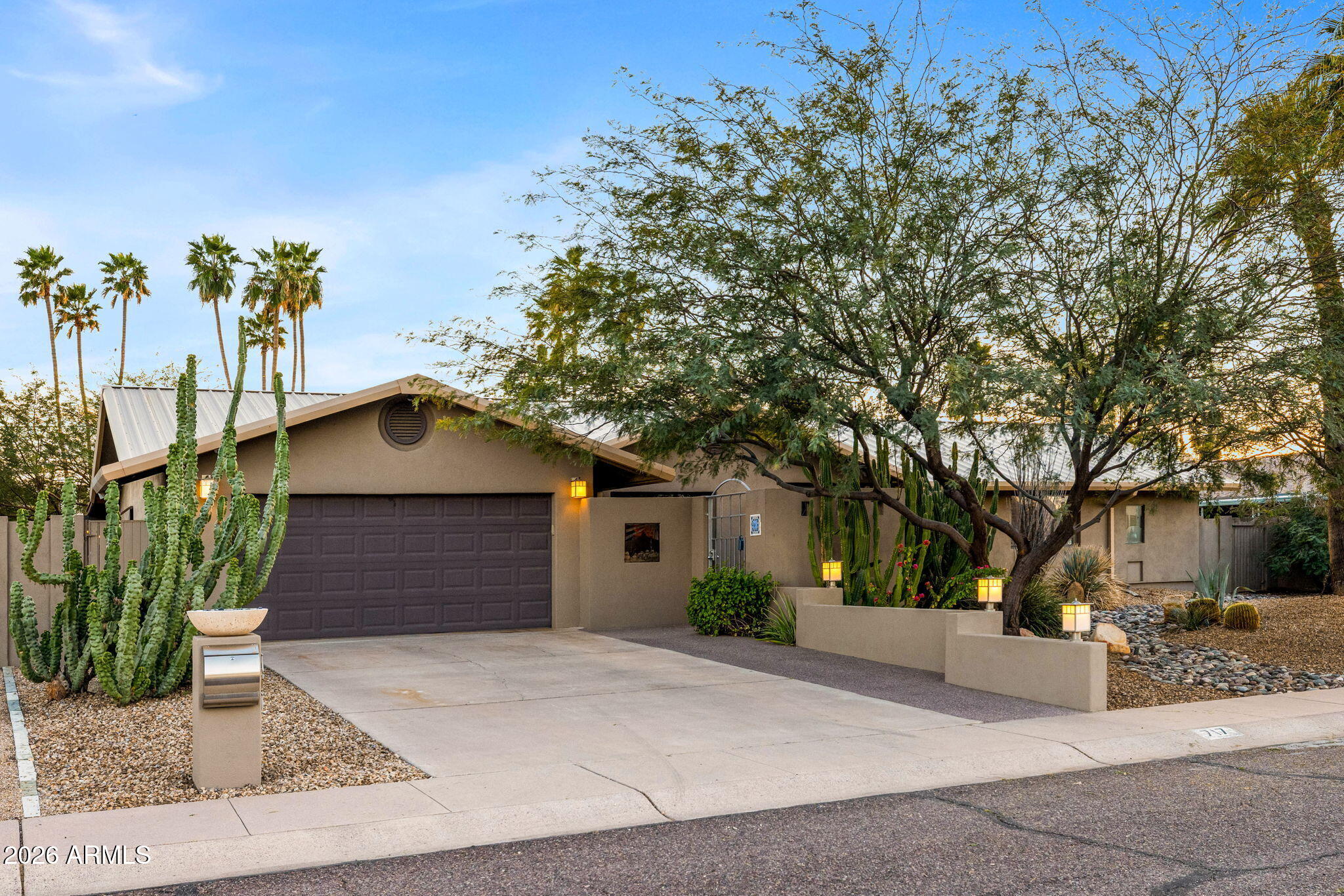 717 E ROYAL PALM Road